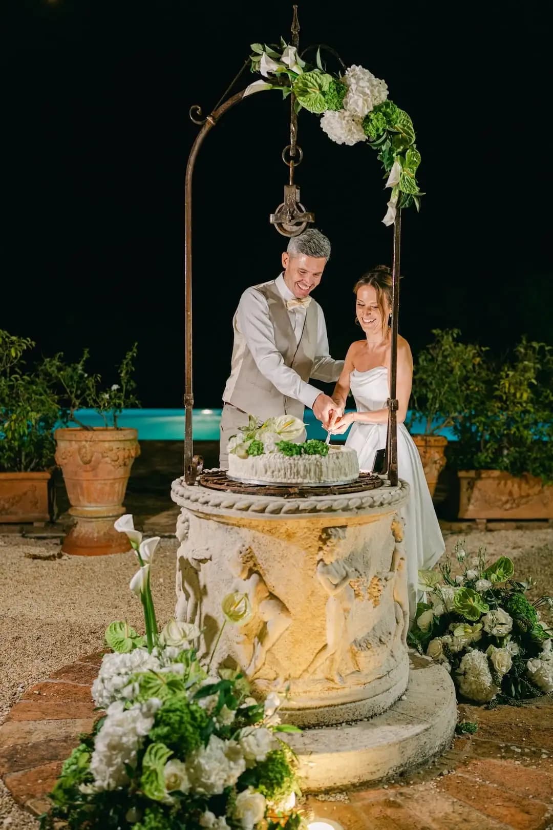 Coppia di sposi in una villa italiana