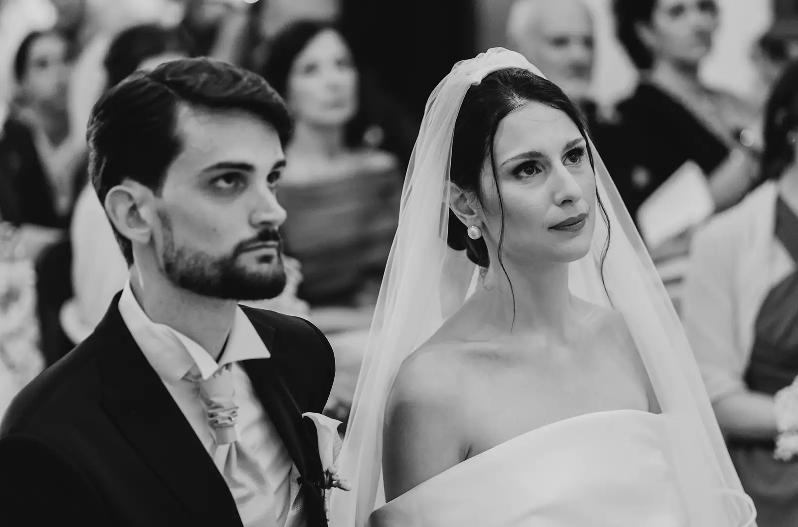 Gli sposi durante la cerimonia religiosa