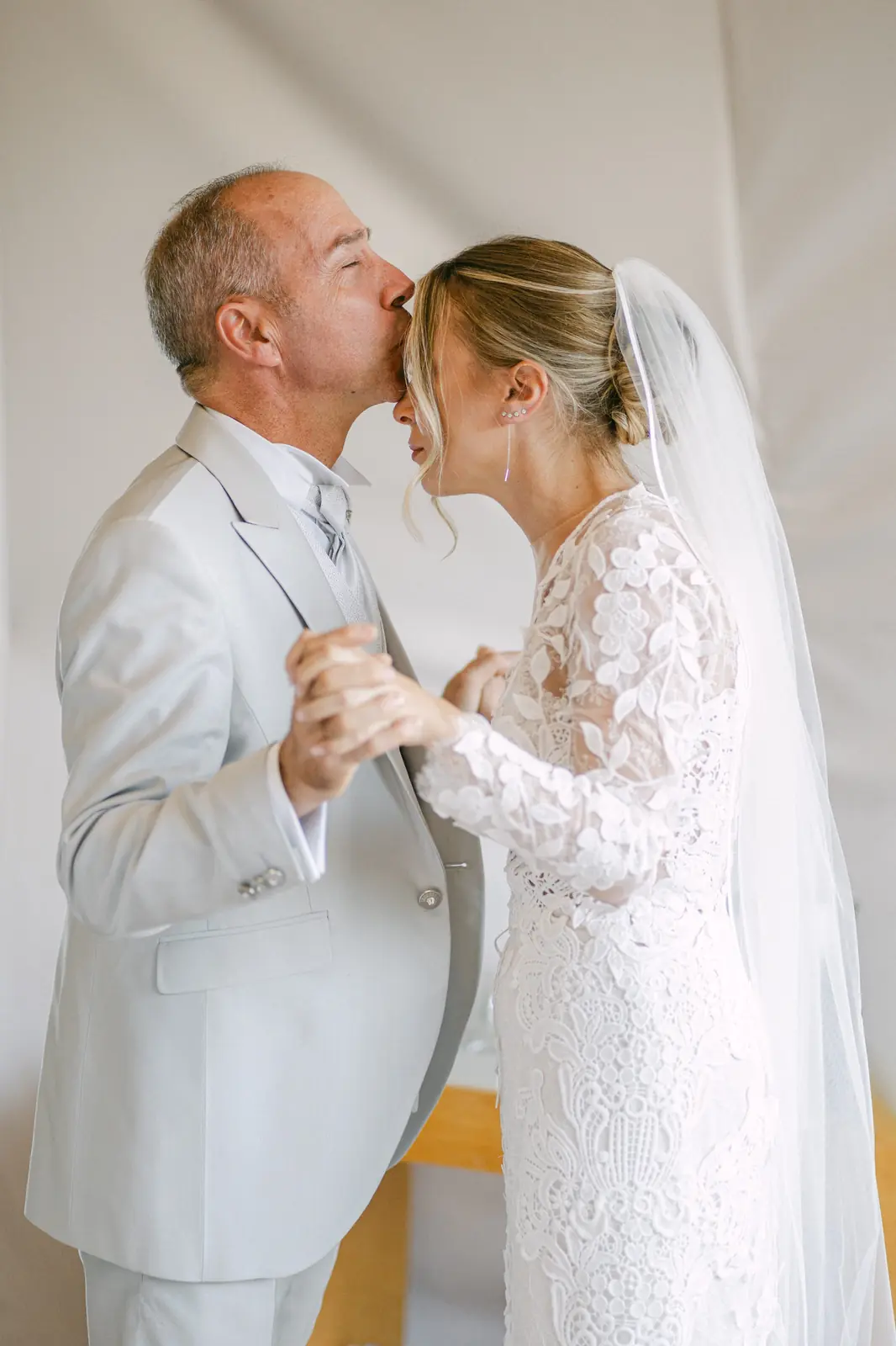 Un momento di emozione con la sposa prima della cerimonia
