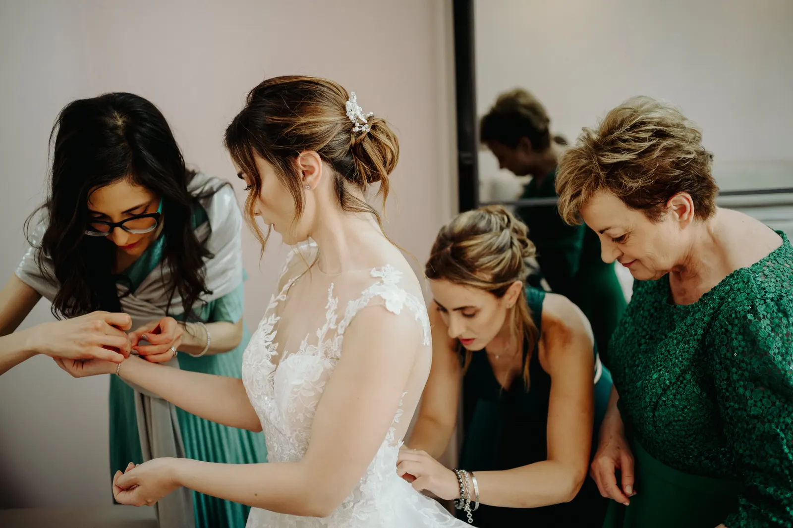 Martina daniele bridesmaids group preparation