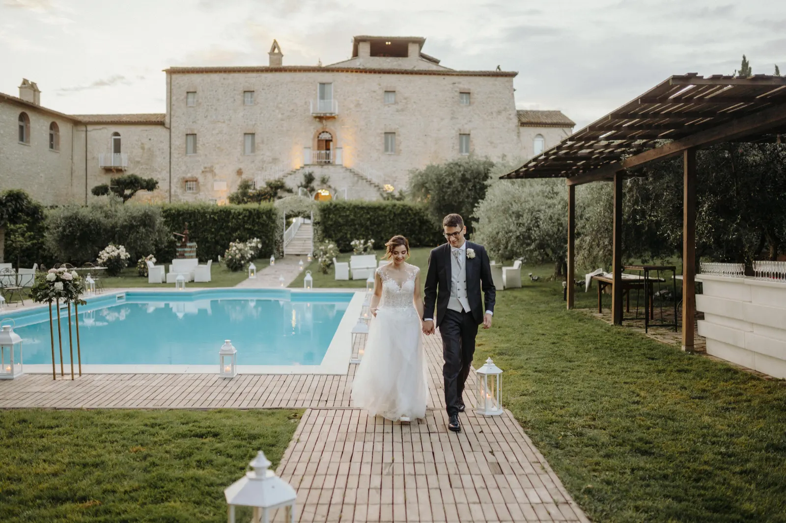 Martina daniele wedding reception castello montignano pool