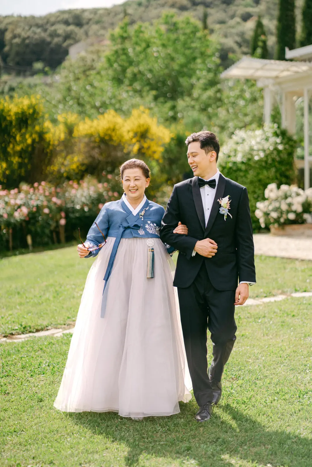 Mother james walking garden korean traditional dress