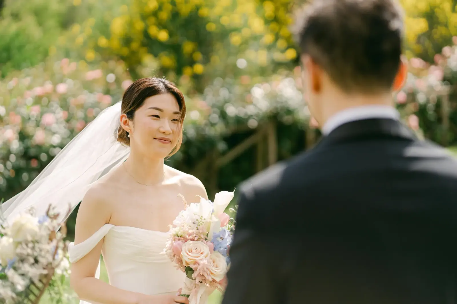 Audrey ceremony moment garden flowers