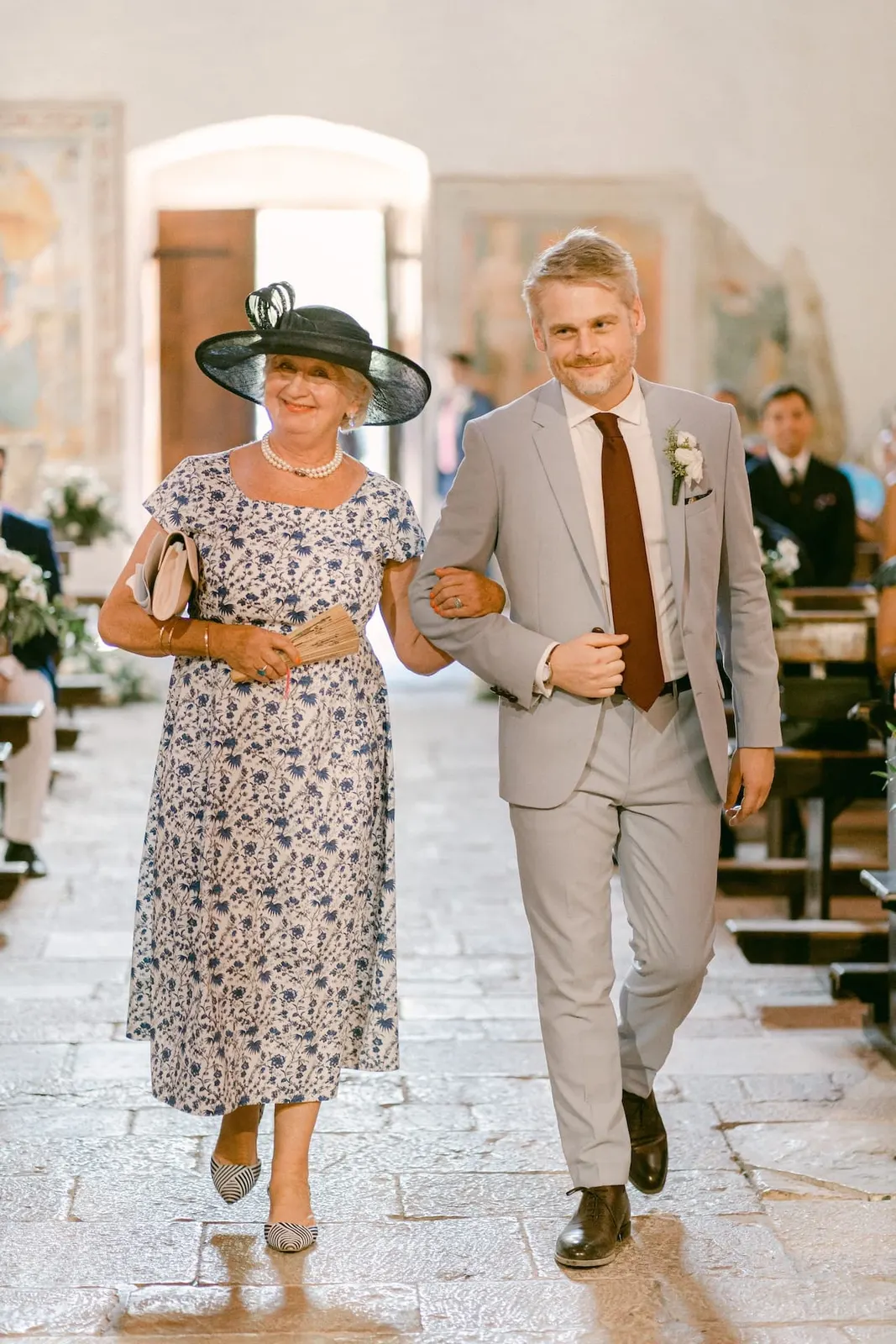 Wedding ceremony guests abbazia san pietro valle
