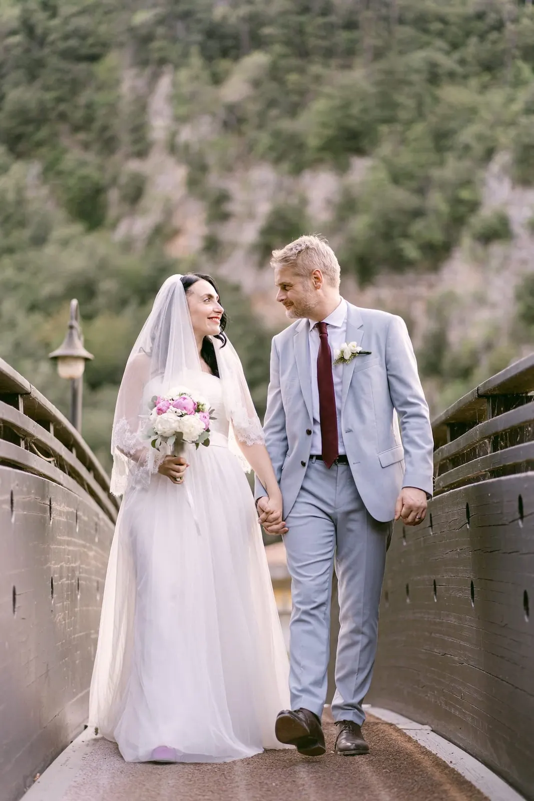 Bride groom romantic photo san pietro valle abbey