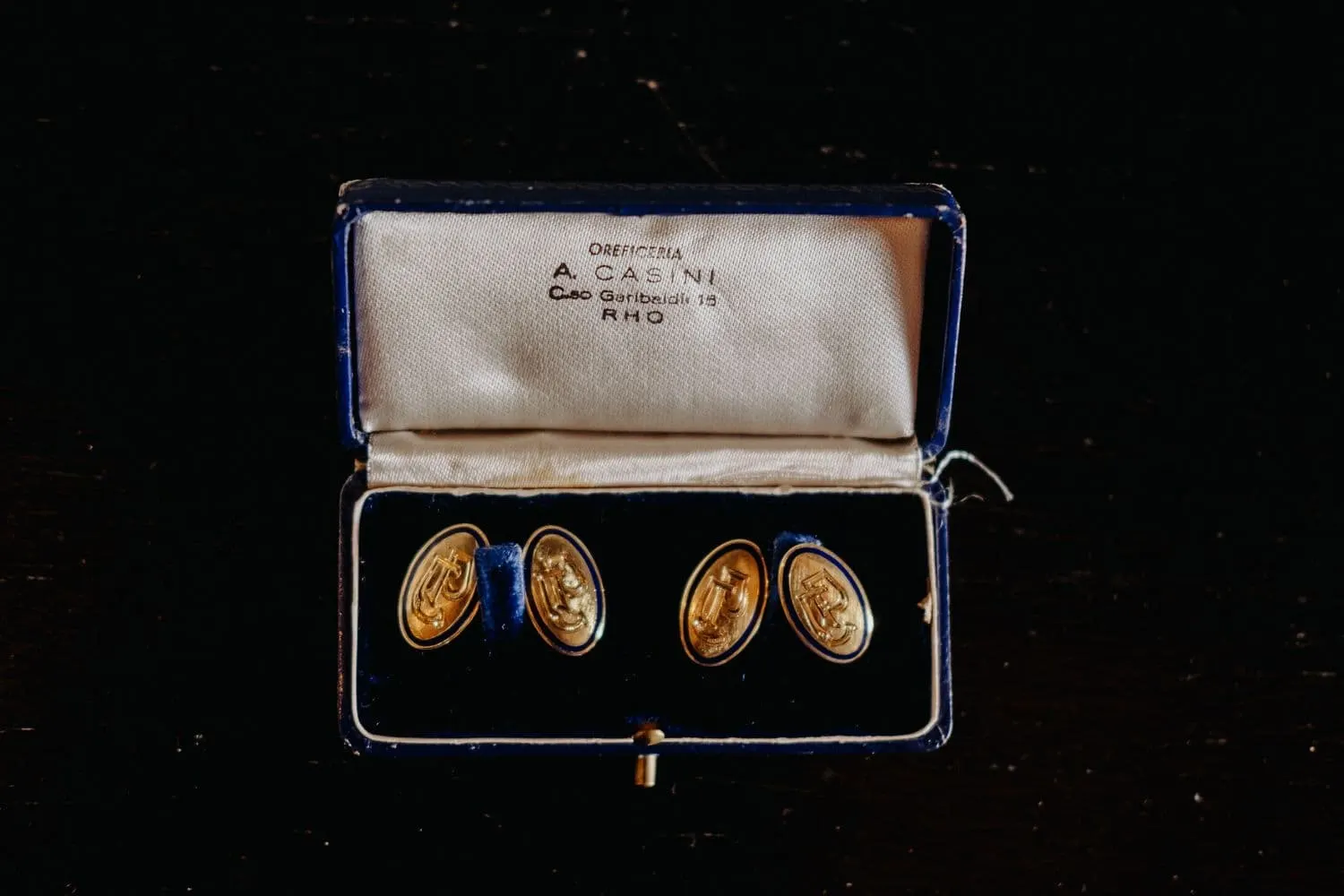 Borgo san faustino wedding rings detail