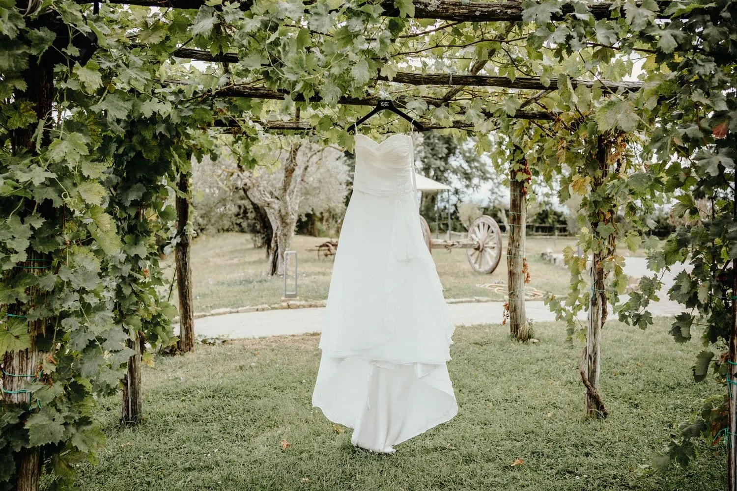 Borgo san faustino villa laura gardens couple
