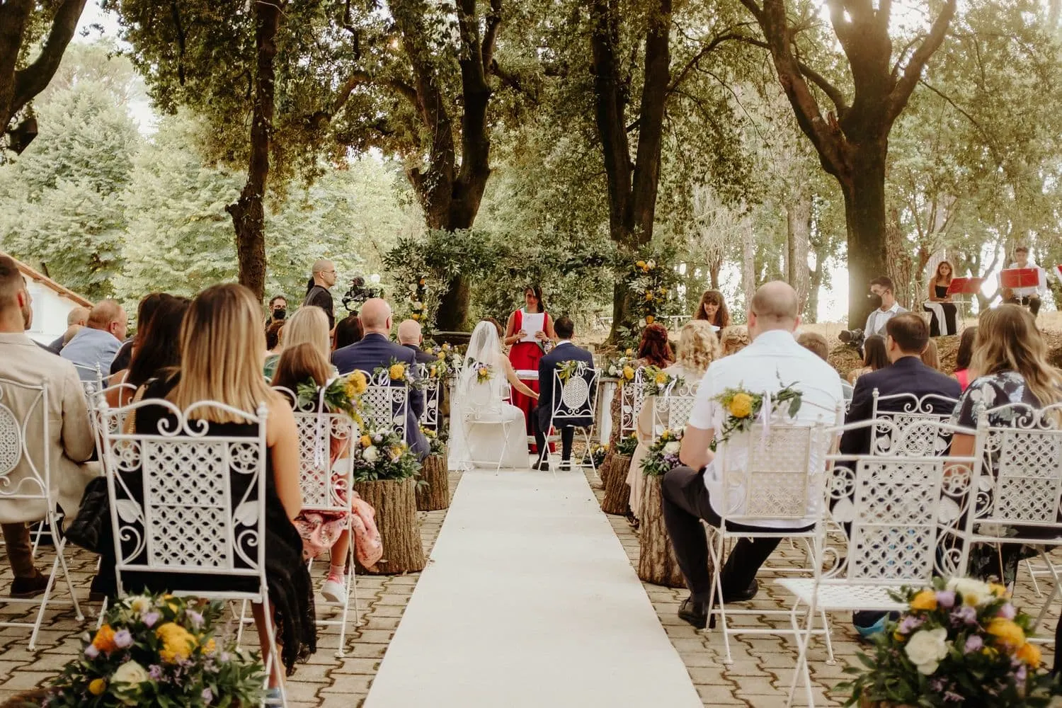 Borgo san faustino villa laura wedding party candid
